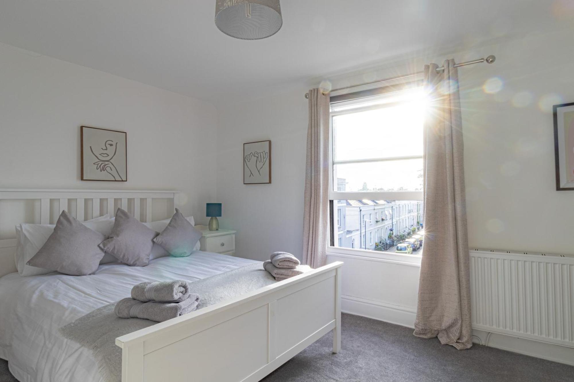 Fabulous, Vibrant, Town House, Central Bath Road كيلتنهام المظهر الخارجي الصورة