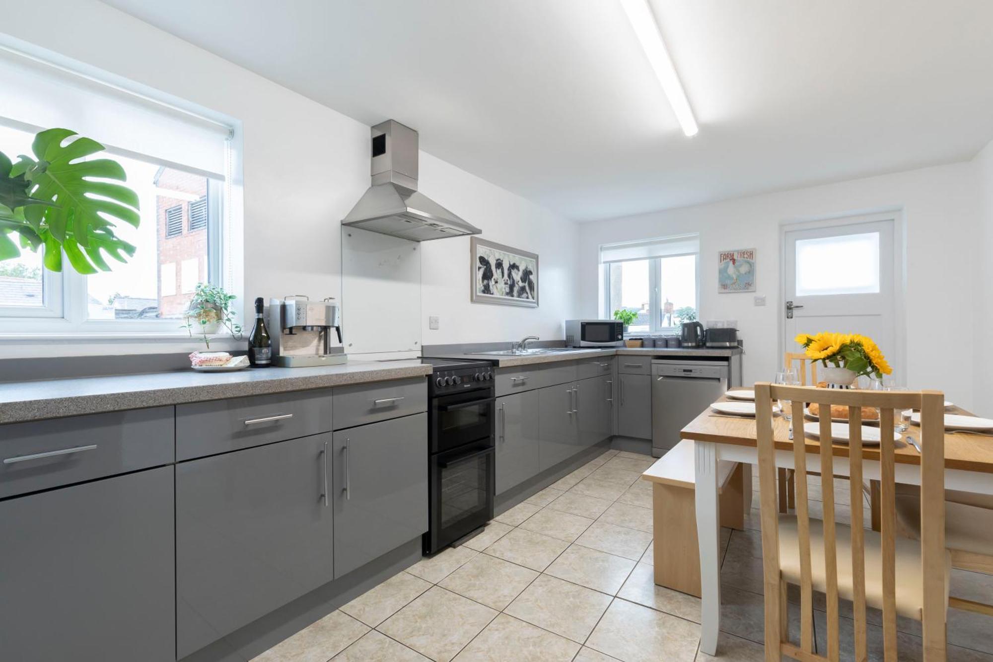 Fabulous, Vibrant, Town House, Central Bath Road كيلتنهام المظهر الخارجي الصورة