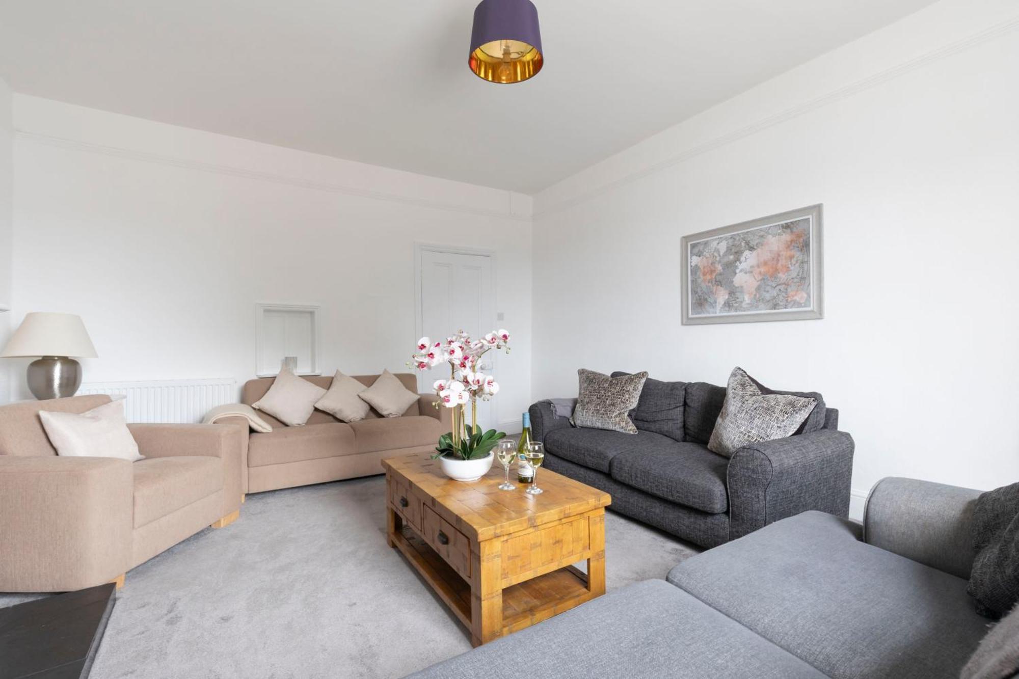 Fabulous, Vibrant, Town House, Central Bath Road كيلتنهام المظهر الخارجي الصورة