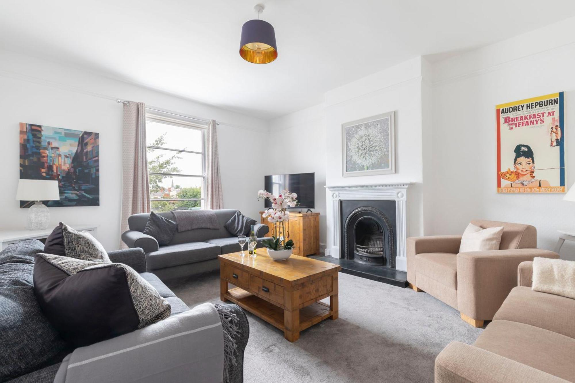 Fabulous, Vibrant, Town House, Central Bath Road كيلتنهام المظهر الخارجي الصورة