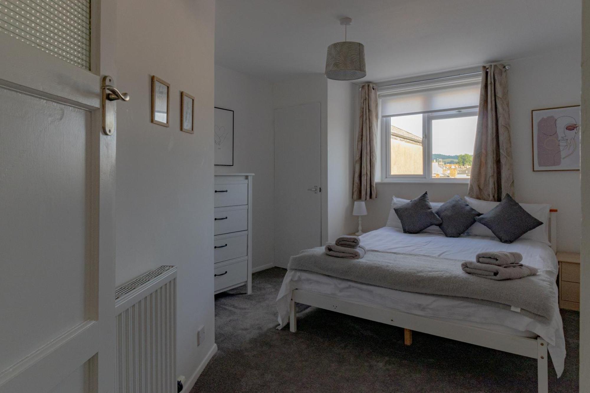 Fabulous, Vibrant, Town House, Central Bath Road كيلتنهام المظهر الخارجي الصورة