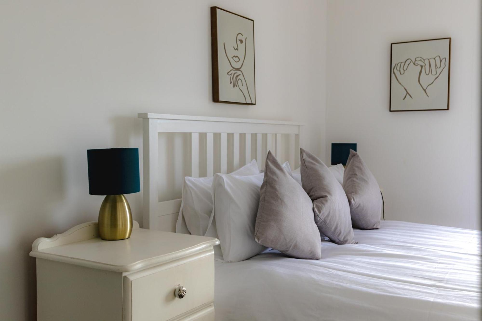 Fabulous, Vibrant, Town House, Central Bath Road كيلتنهام المظهر الخارجي الصورة