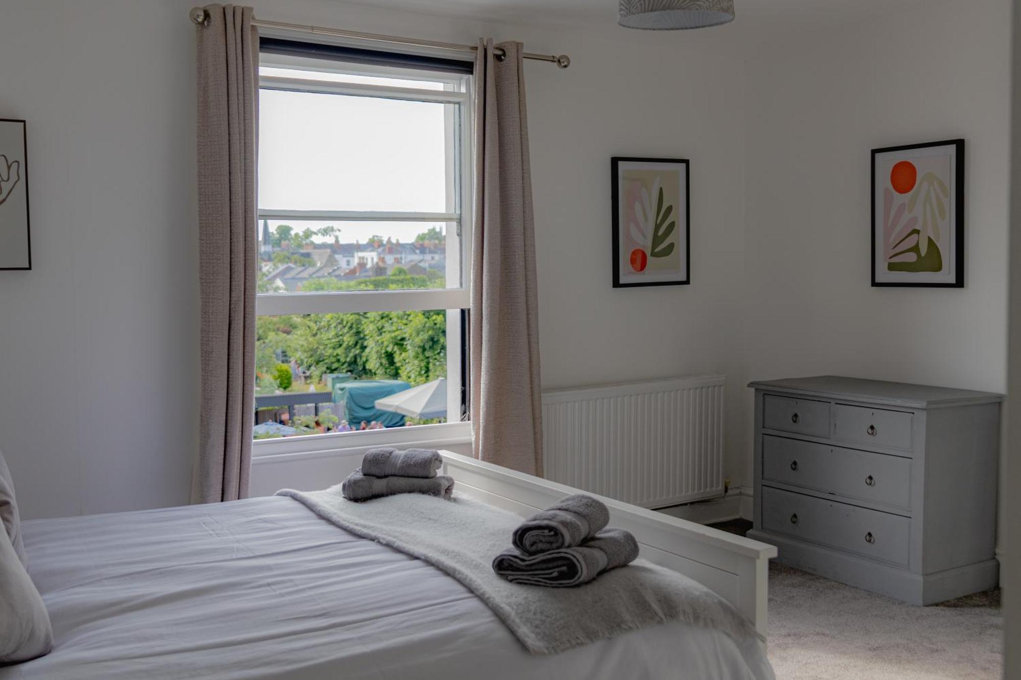 Fabulous, Vibrant, Town House, Central Bath Road كيلتنهام المظهر الخارجي الصورة