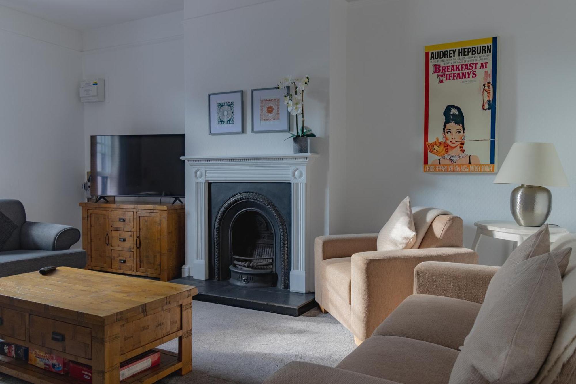 Fabulous, Vibrant, Town House, Central Bath Road كيلتنهام المظهر الخارجي الصورة