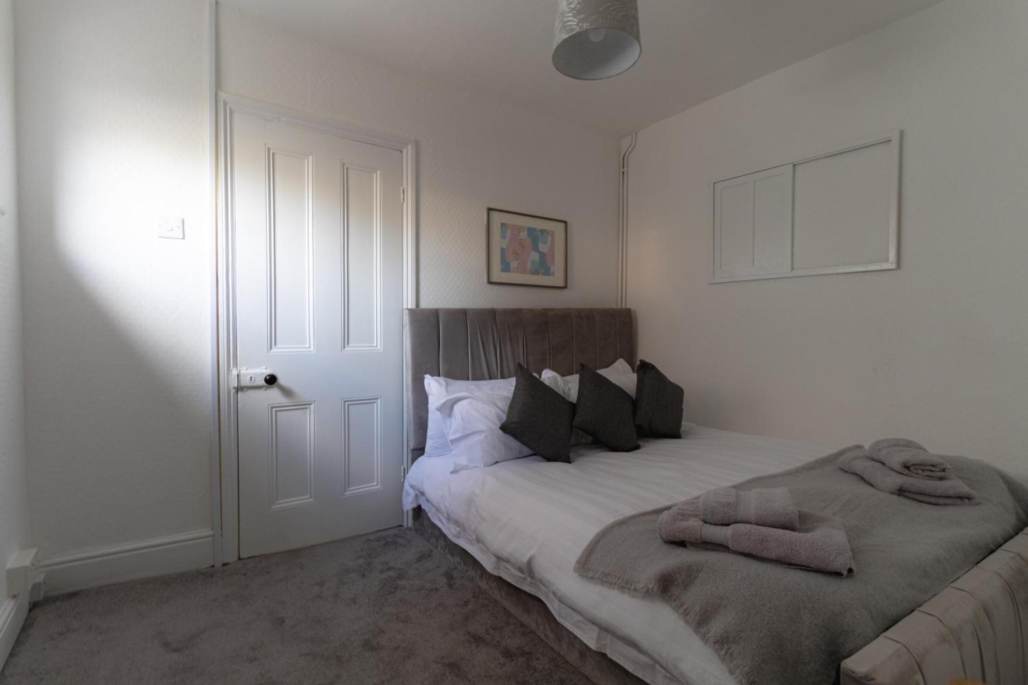 Fabulous, Vibrant, Town House, Central Bath Road كيلتنهام المظهر الخارجي الصورة