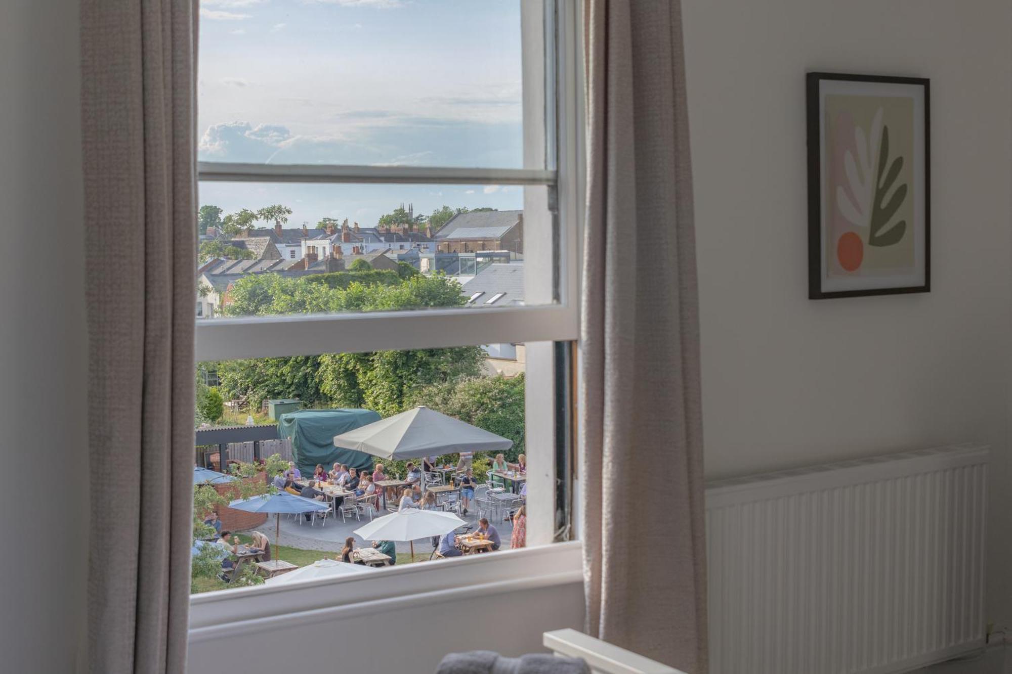 Fabulous, Vibrant, Town House, Central Bath Road كيلتنهام المظهر الخارجي الصورة
