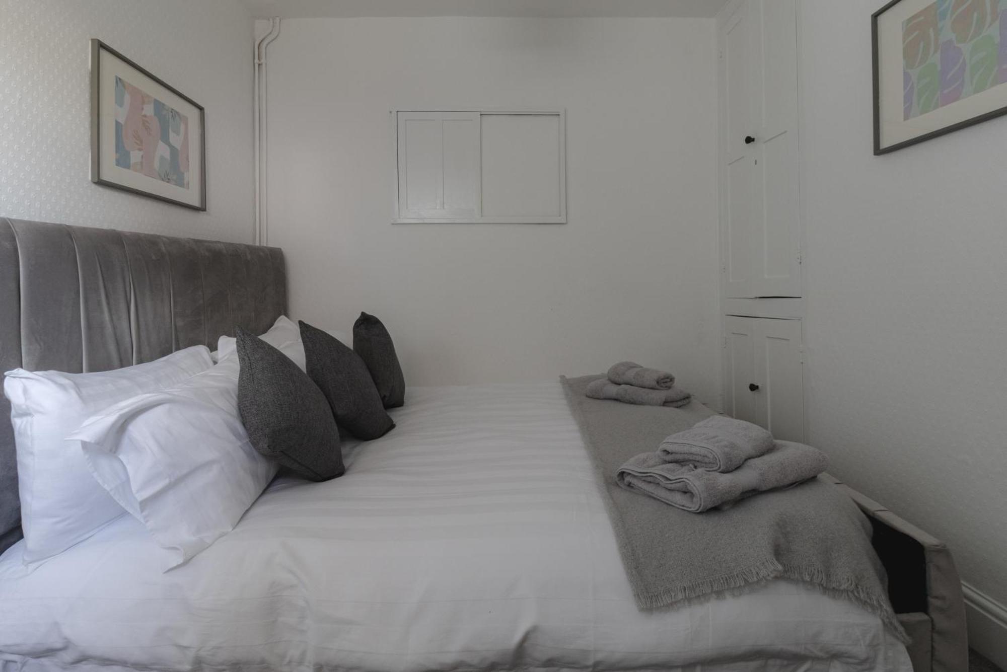 Fabulous, Vibrant, Town House, Central Bath Road كيلتنهام المظهر الخارجي الصورة