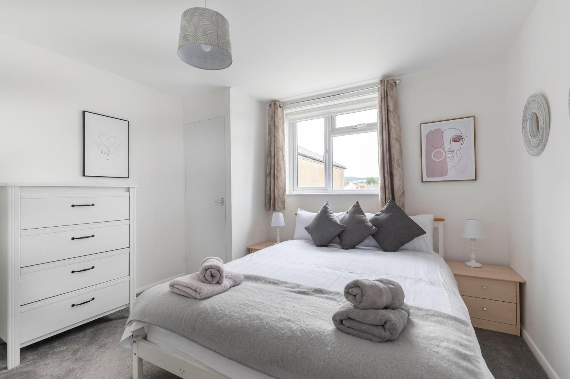 Fabulous, Vibrant, Town House, Central Bath Road كيلتنهام المظهر الخارجي الصورة