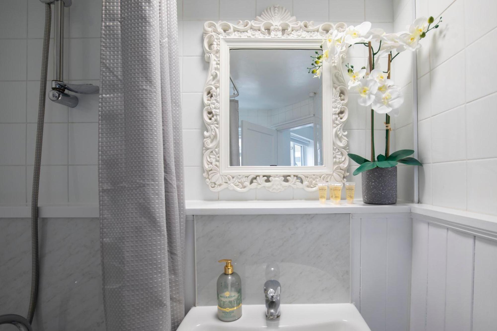 Fabulous, Vibrant, Town House, Central Bath Road كيلتنهام المظهر الخارجي الصورة