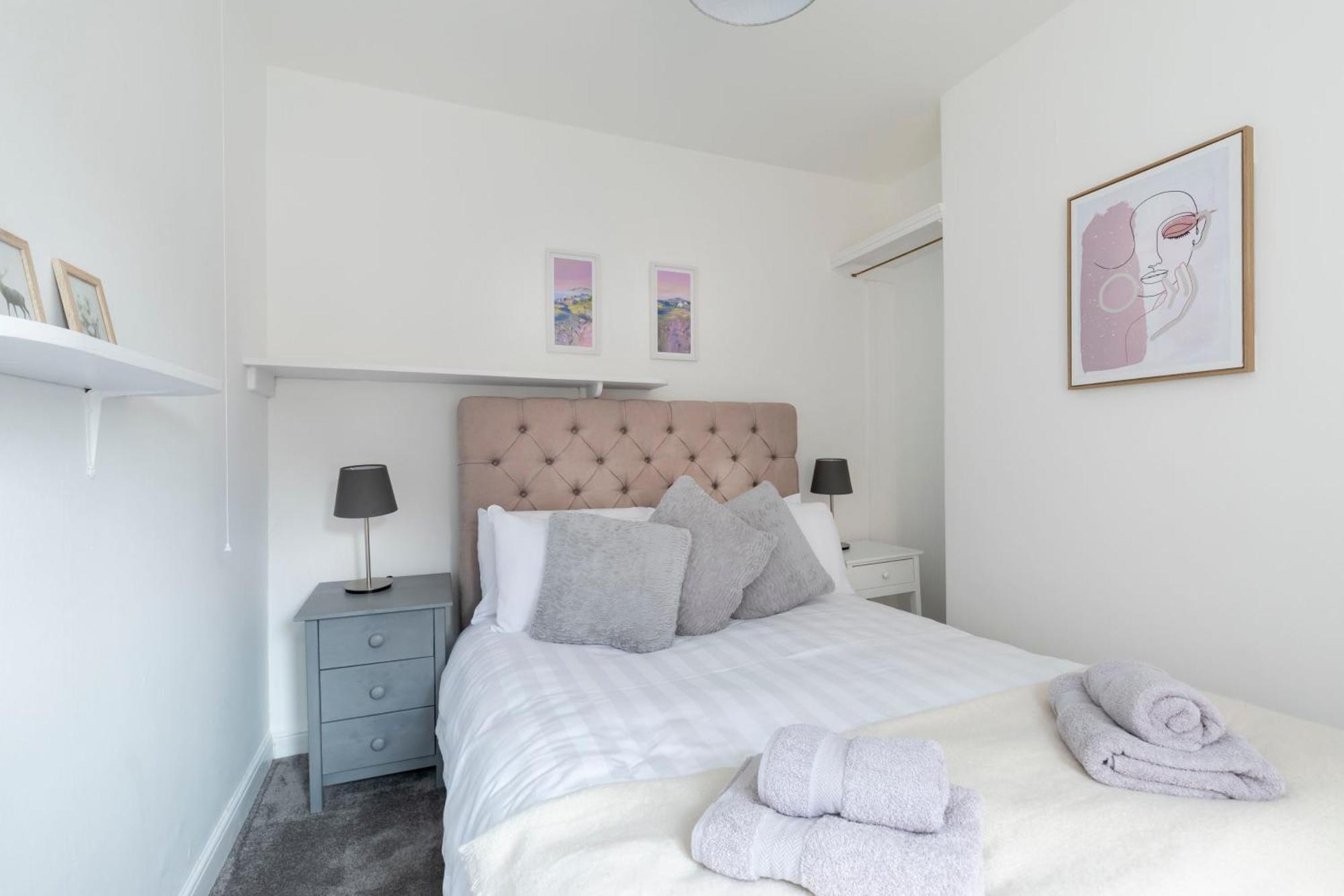Fabulous, Vibrant, Town House, Central Bath Road كيلتنهام المظهر الخارجي الصورة