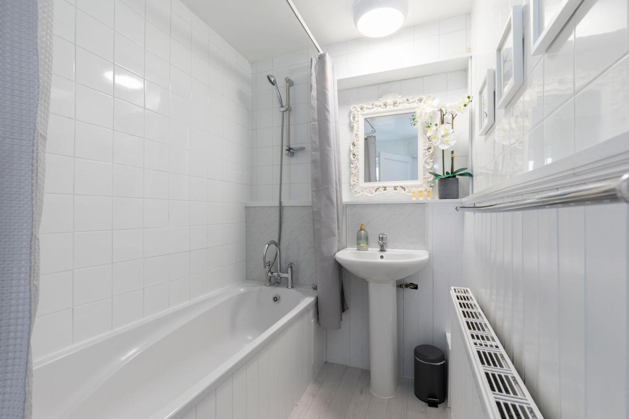 Fabulous, Vibrant, Town House, Central Bath Road كيلتنهام المظهر الخارجي الصورة