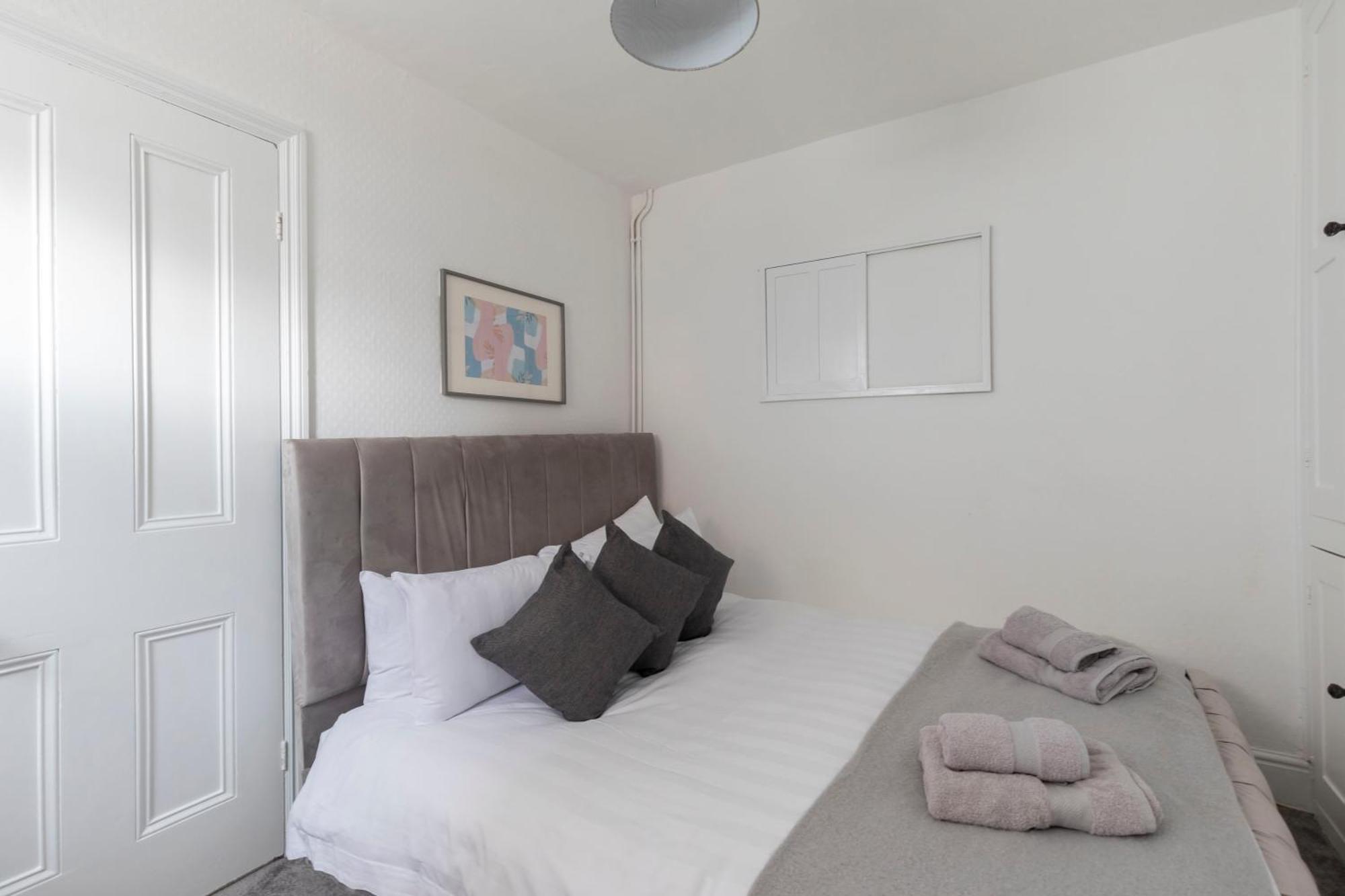 Fabulous, Vibrant, Town House, Central Bath Road كيلتنهام المظهر الخارجي الصورة