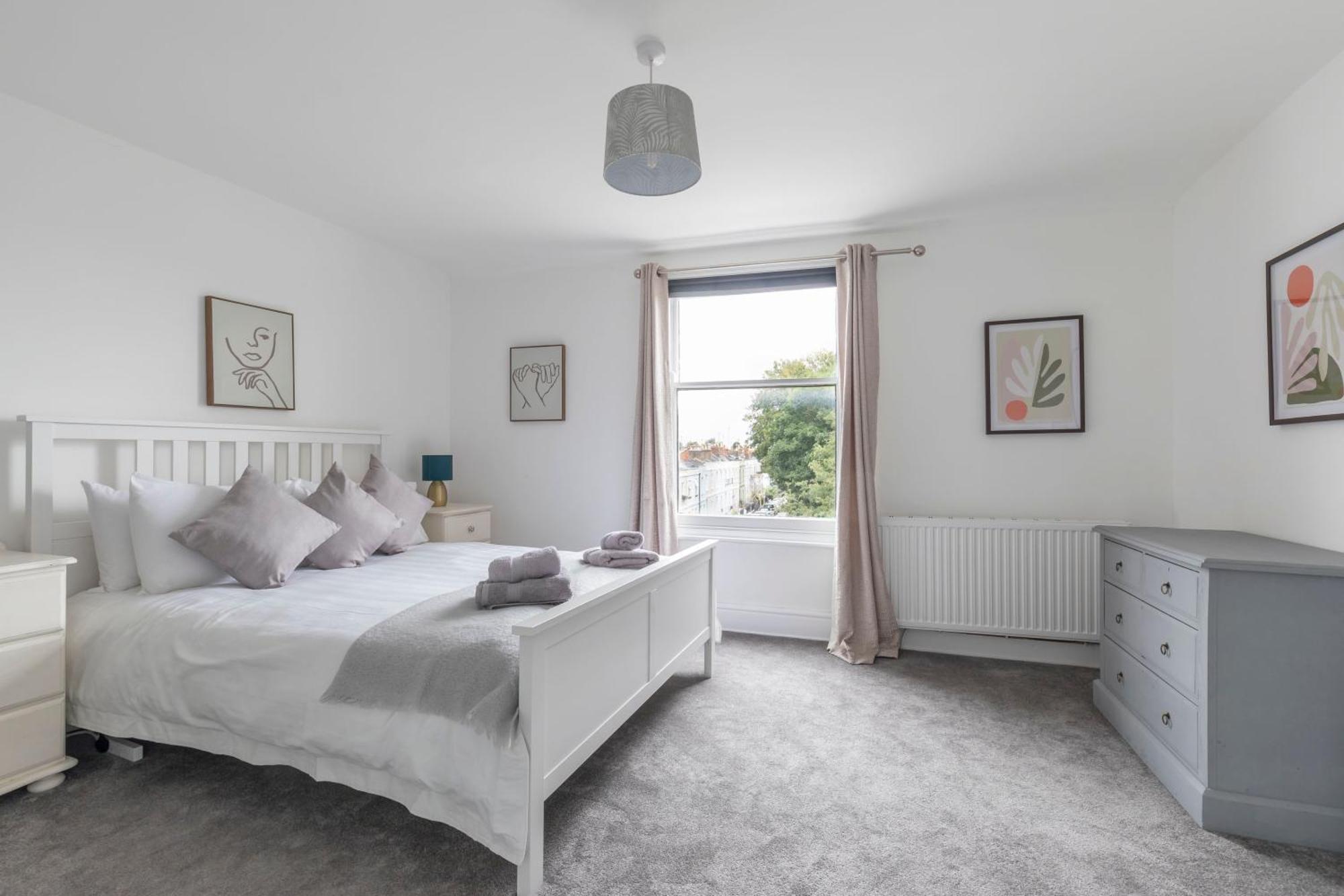 Fabulous, Vibrant, Town House, Central Bath Road كيلتنهام المظهر الخارجي الصورة