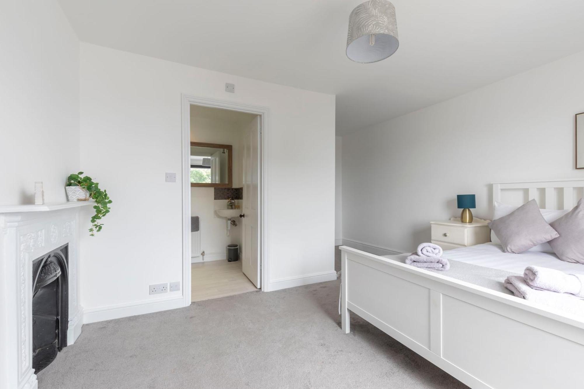 Fabulous, Vibrant, Town House, Central Bath Road كيلتنهام المظهر الخارجي الصورة