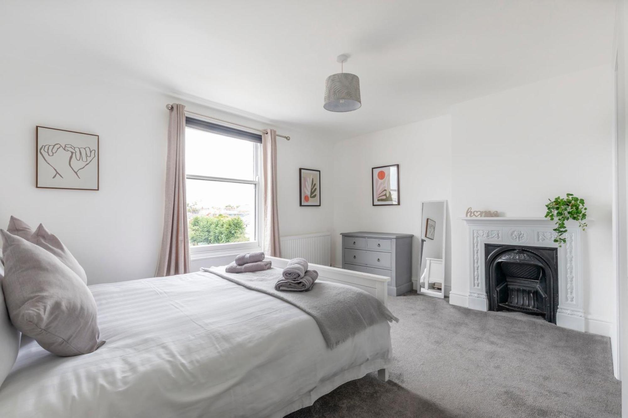 Fabulous, Vibrant, Town House, Central Bath Road كيلتنهام المظهر الخارجي الصورة