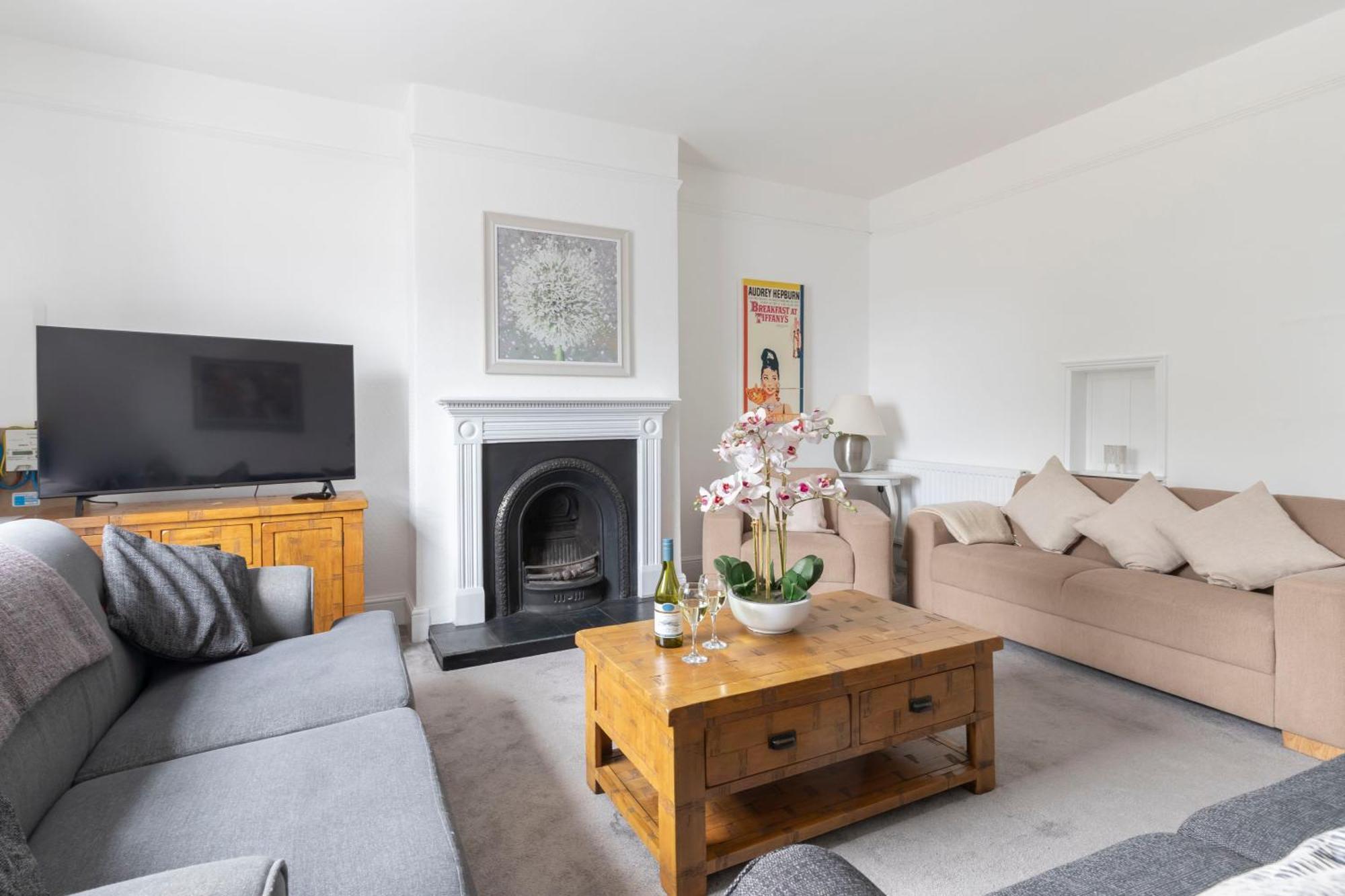 Fabulous, Vibrant, Town House, Central Bath Road كيلتنهام المظهر الخارجي الصورة
