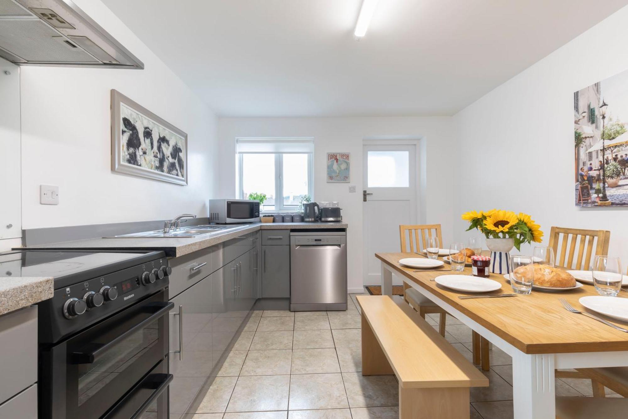 Fabulous, Vibrant, Town House, Central Bath Road كيلتنهام المظهر الخارجي الصورة