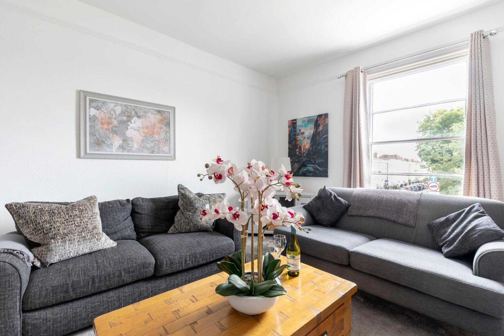 Fabulous, Vibrant, Town House, Central Bath Road كيلتنهام المظهر الخارجي الصورة